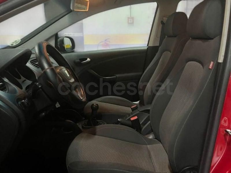 Usado Seat Altea XL Style 105 CV (77 kW) 2011 Rojo Monovolumen