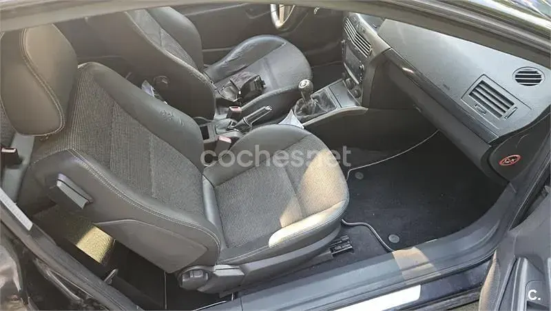 Usado Opel Astra GTC Cosmo 120 CV (88 kW) 2005 Negro Berlina