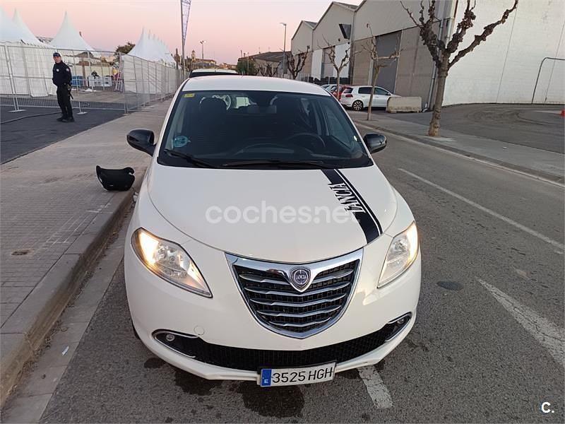 Usado Lancia Ypsilon Gold 69 CV (50 kW) 2011 Blanco Utilitario