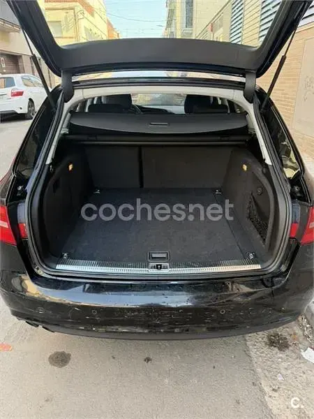 Usado Audi A4 136 CV (100 kW) 2012 Negro Familiar