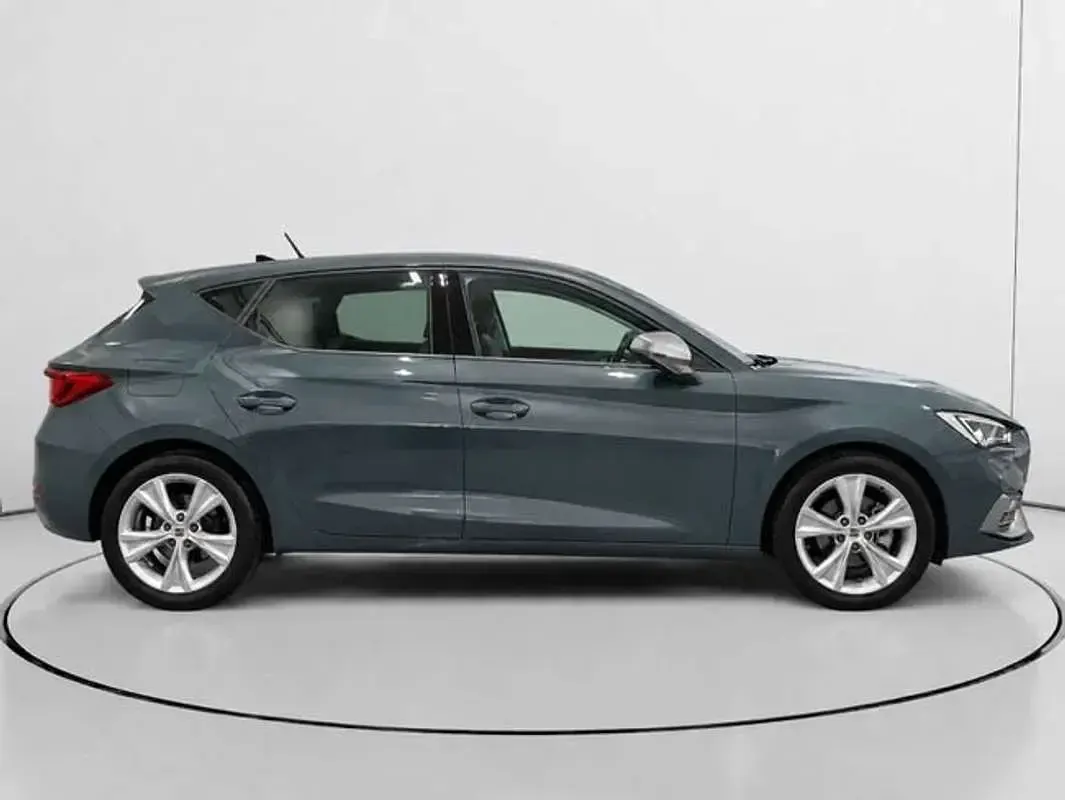 Usado Seat Leon FR 150 CV (110 kW) 2025 Azul Utilitario