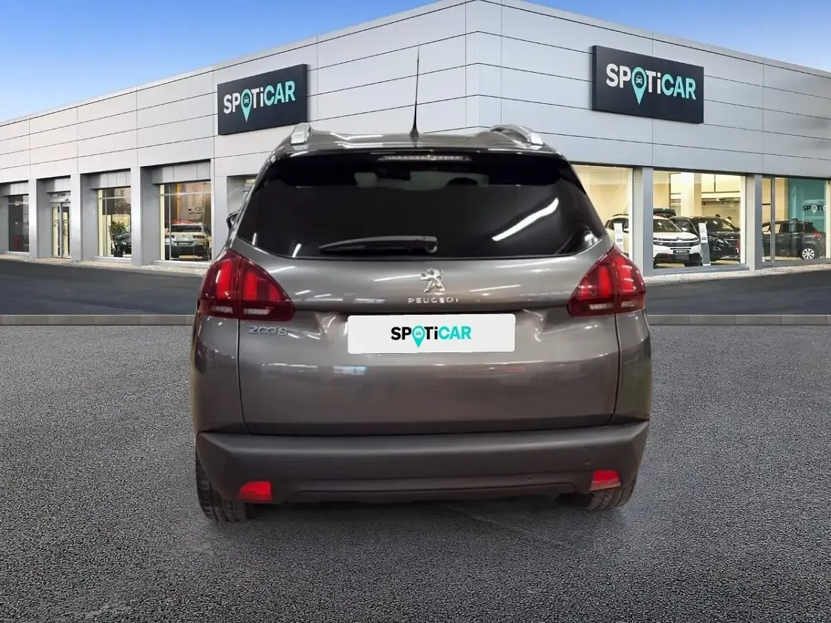 Usado Peugeot 2008 Style 82 CV (60 kW) 2018 Gris SUV