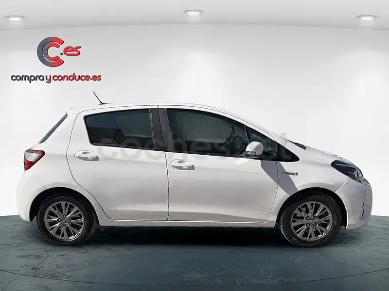 Usado Toyota Yaris Hybrid Active 100 CV (73 kW) 2018 Blanco Berlina