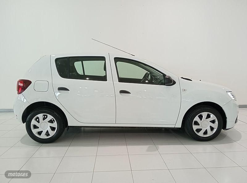 Usado Dacia Sandero Ambiance 75 CV (55 kW) 2018 Blanco Berlina