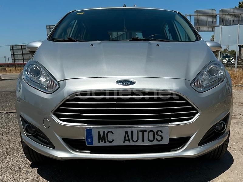 Usado Ford Fiesta Trend 82 CV (60 kW) 2017 Gris / plata Utilitario