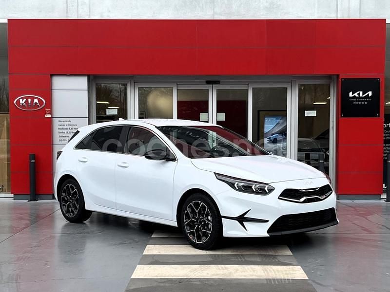 Usado Kia Ceed Style 100 CV (73 kW) 2025 Blanco Utilitario