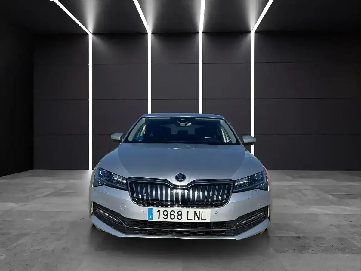 Usado Skoda Superb Style 218 CV (160 kW) 2021 Gris