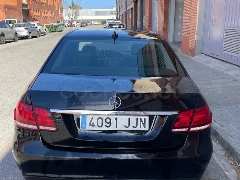 Usado Mercedes E220 Avantgarde 170 CV (125 kW) 2015 Negro Berlina