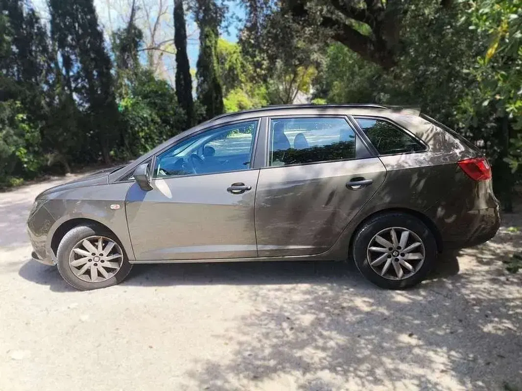 Usado Seat Ibiza Reference 90 CV (66 kW) 2016 Marrón Utilitario