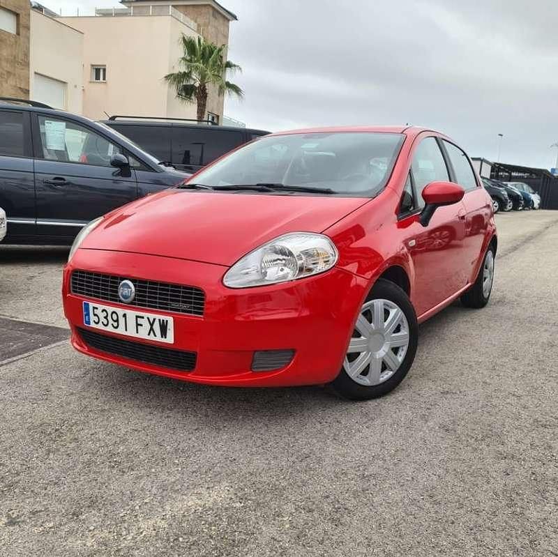 Usado Fiat Punto Feel 69 CV (50 kW) 2007 Rojo Utilitario