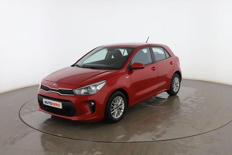 Usado Kia Rio Plus 100 CV (73 kW) 2018 Rojo Berlina