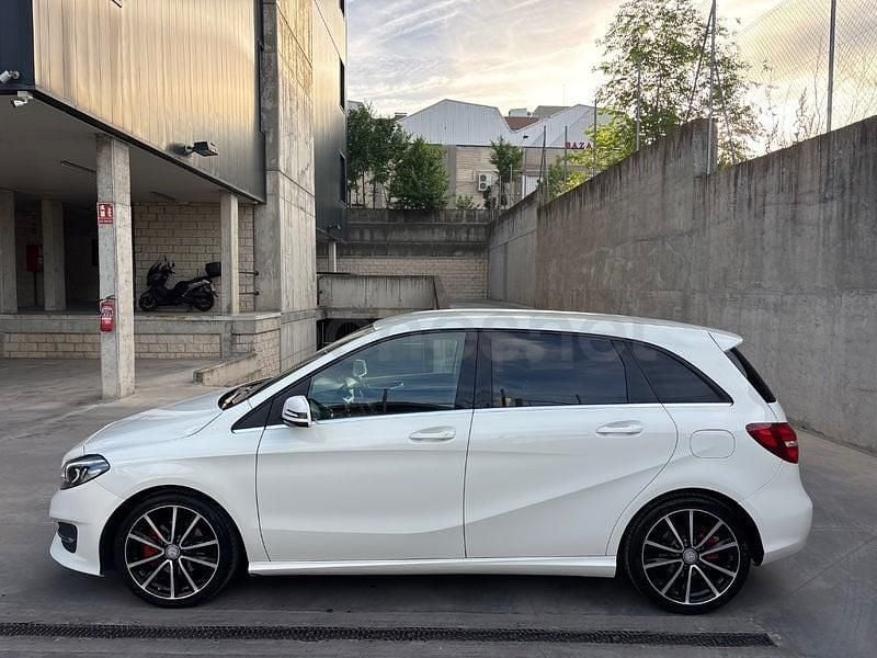 Usado Mercedes B200 136 CV (100 kW) 2018 Blanco Monovolumen
