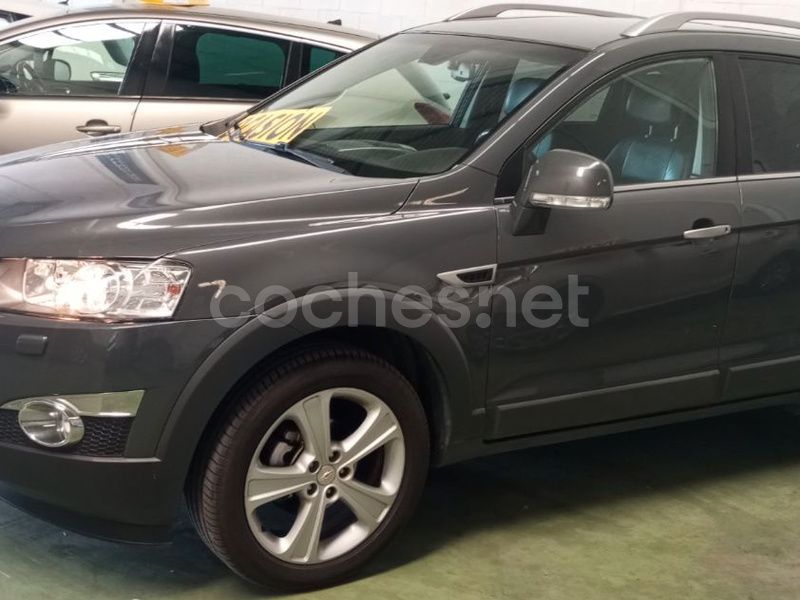 Usado Chevrolet Captiva LTZ 184 CV (135 kW) 2011 Gris / plata SUV