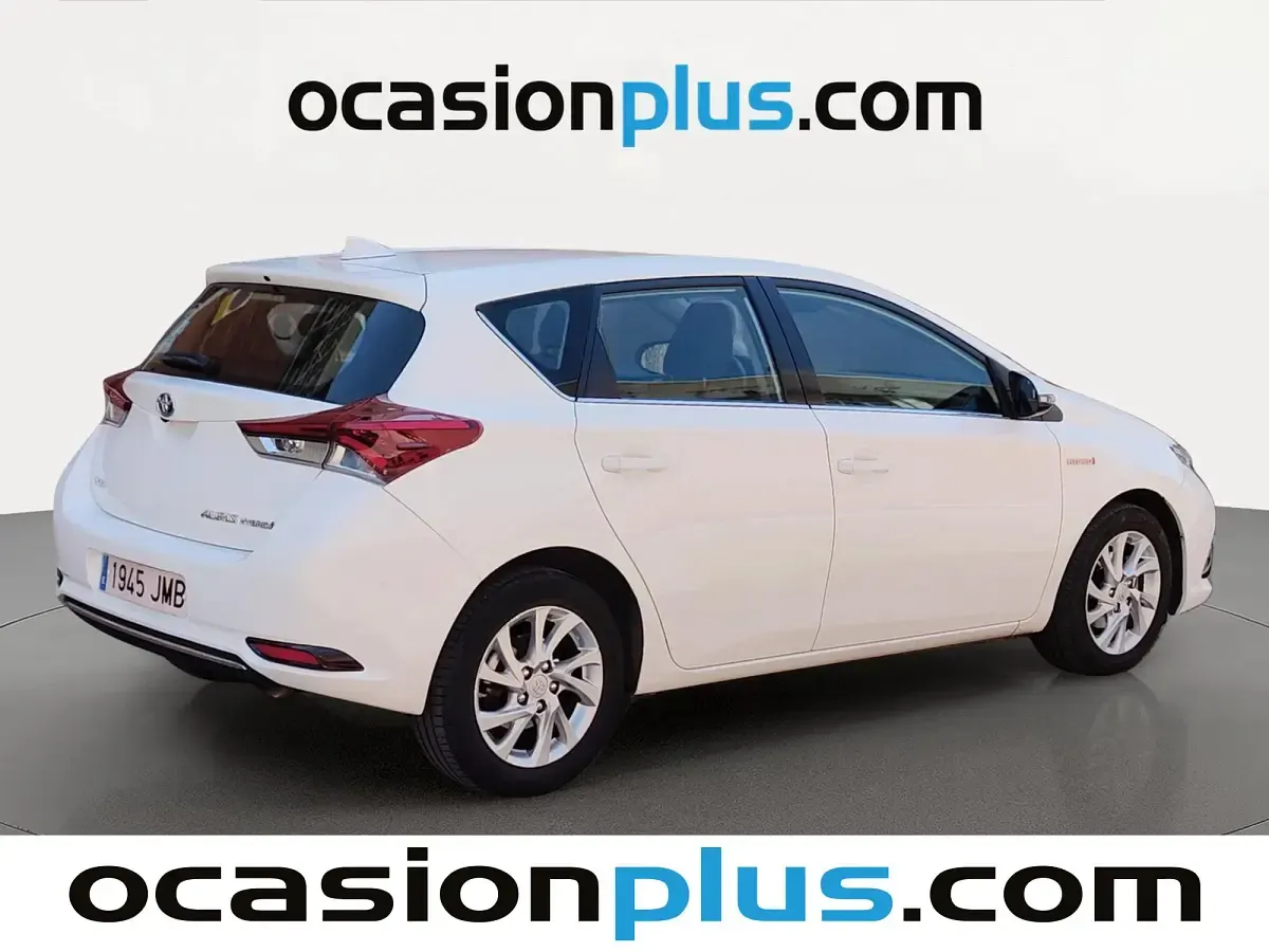 Usado Toyota Auris Hybrid Active 136 CV (100 kW) 2016 Blanco Berlina
