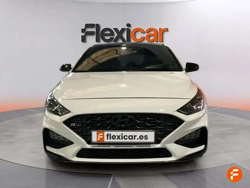Usado Hyundai i30 N Line 120 CV (88 kW) 2024 Blanco Berlina