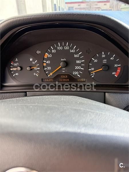 Usado Mercedes E300 136 CV (100 kW) 1996 Gris / plata Familiar