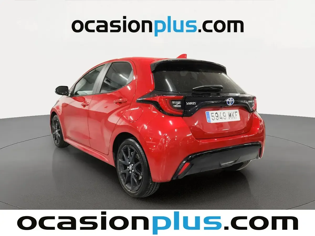 Usado Toyota Yaris Style 116 CV (85 kW) 2023 Rojo Utilitario