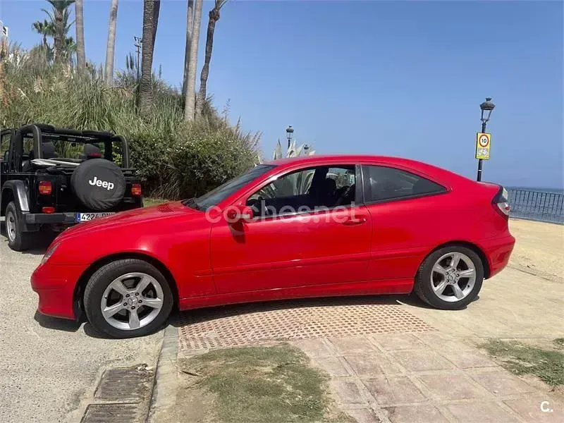Usado Mercedes C220 143 CV (105 kW) 2004 Rojo Berlina