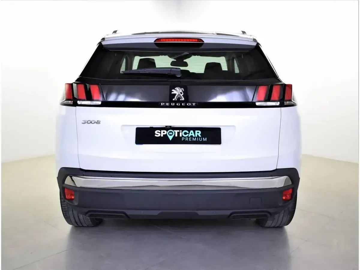 Usado Peugeot 3008 Allure 130 CV (95 kW) 2018 Blanco SUV