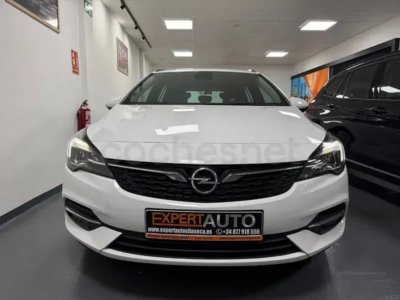 Usado Opel Astra Edition 110 CV (80 kW) 2020 Blanco Familiar