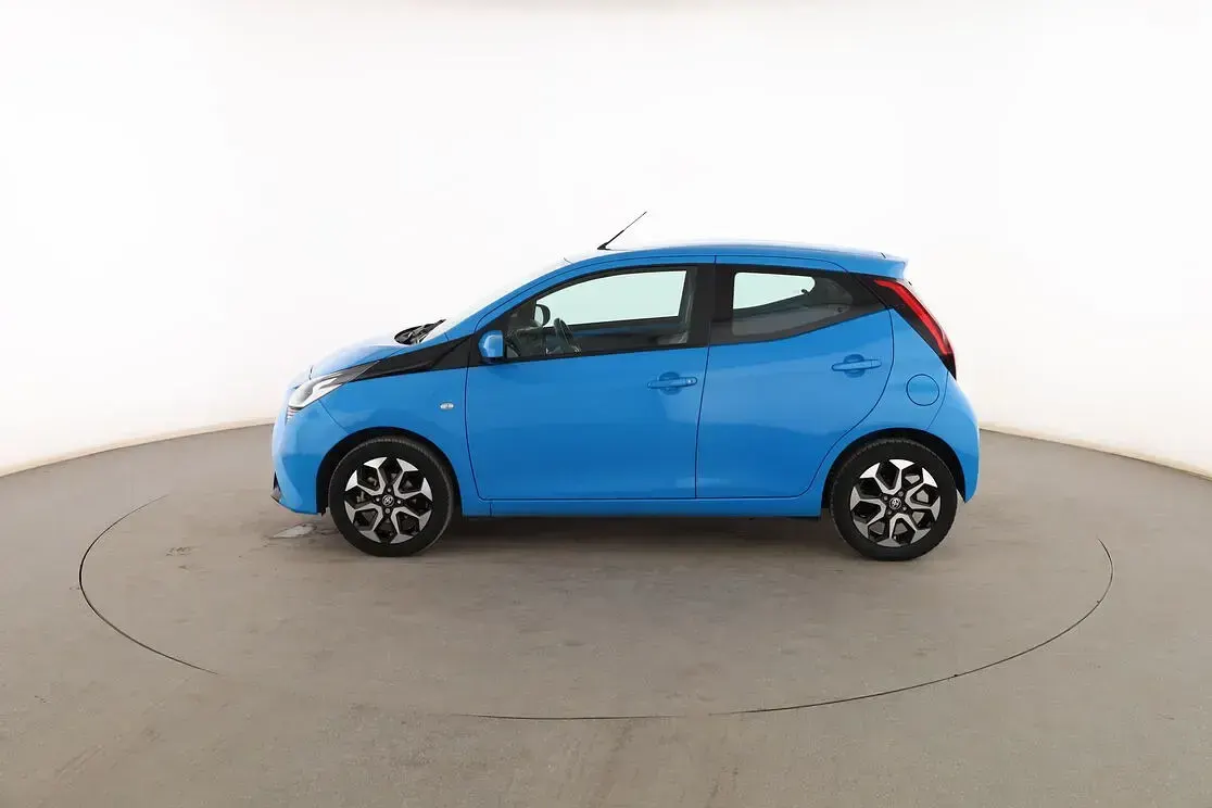 Usado Toyota Aygo X-play 72 CV (52 kW) 2019 Azul Utilitario