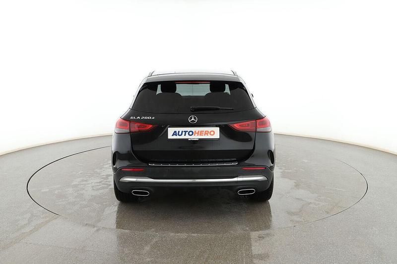 Usado Mercedes GLA200 AMG line 150 CV (110 kW) 2021 Negro SUV