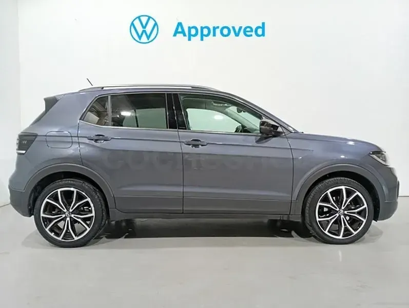Usado VW T-Cross Sportline 150 CV (110 kW) 2022 Gris / plata SUV