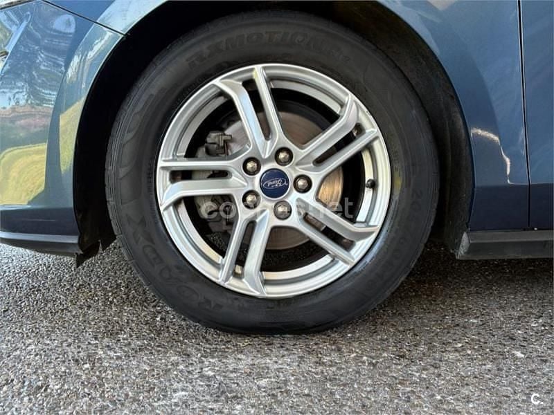 Usado Ford Focus Trend 125 CV (91 kW) 2018 Azul Berlina