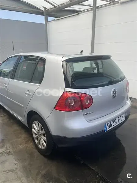Usado VW Golf V 105 CV (77 kW) 2007 Gris / plata Berlina