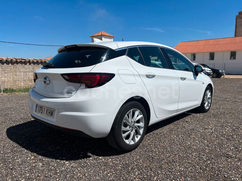 Usado Opel Astra Dynamic 136 CV (100 kW) 2018 Blanco Berlina