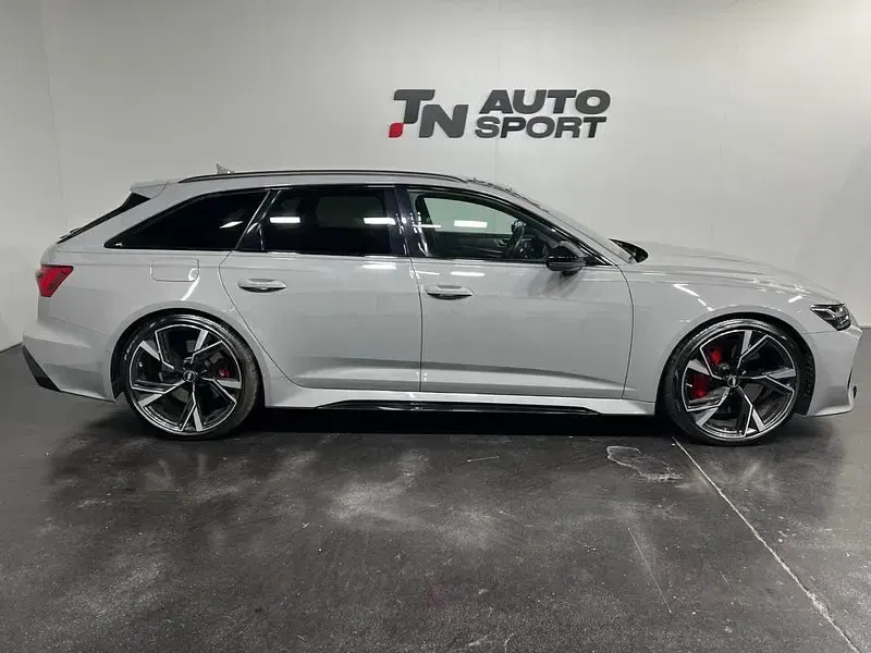 Usado Audi RS6 600 CV (441 kW) 2020 Gris / plata Familiar