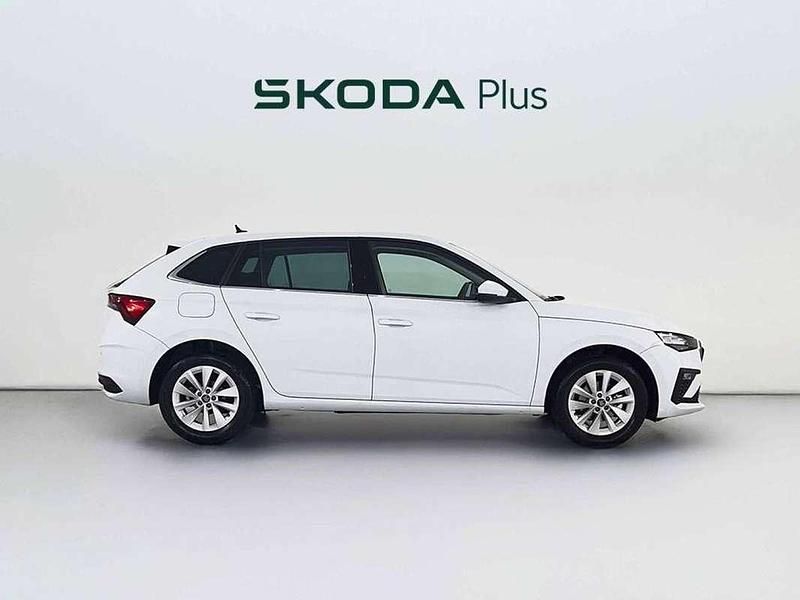 Usado Skoda Scala Selection 116 CV (85 kW) 2025 Blanco Utilitario
