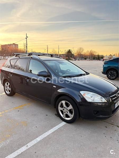 Usado Kia Ceed Active 115 CV (84 kW) 2007 Negro Utilitario