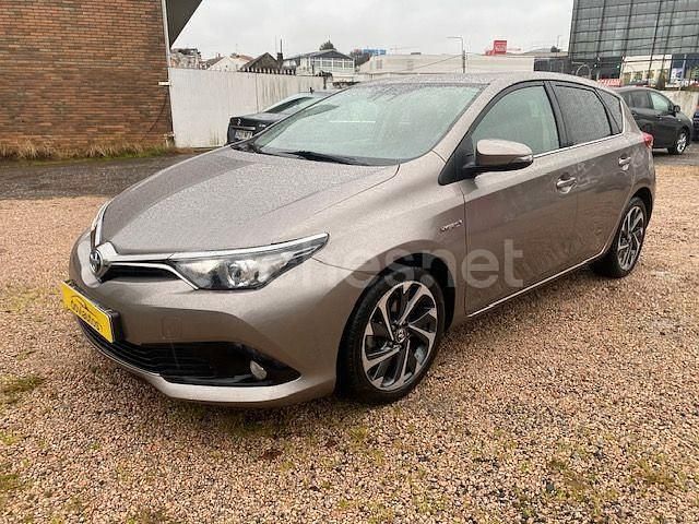 Usado Toyota Auris Hybrid 136 CV (100 kW) 2016 Beige Berlina