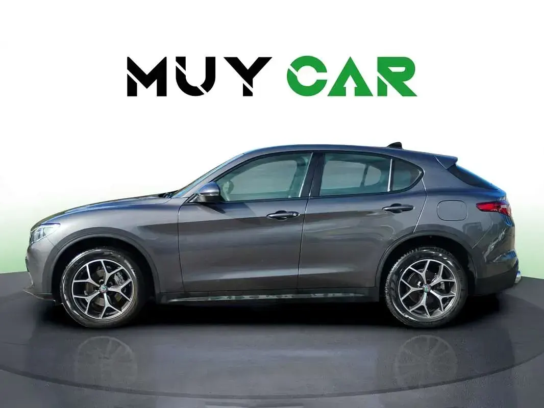 Usado Alfa Romeo Stelvio Executive 180 CV (132 kW) 2018 Gris SUV