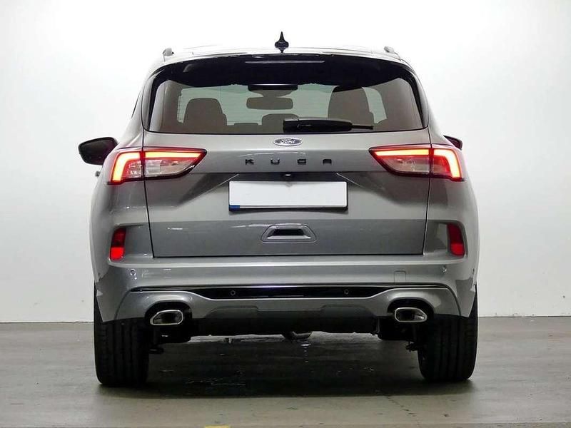 Usado Ford Kuga ST-Line X 151 CV (111 kW) 2023 Plateado SUV