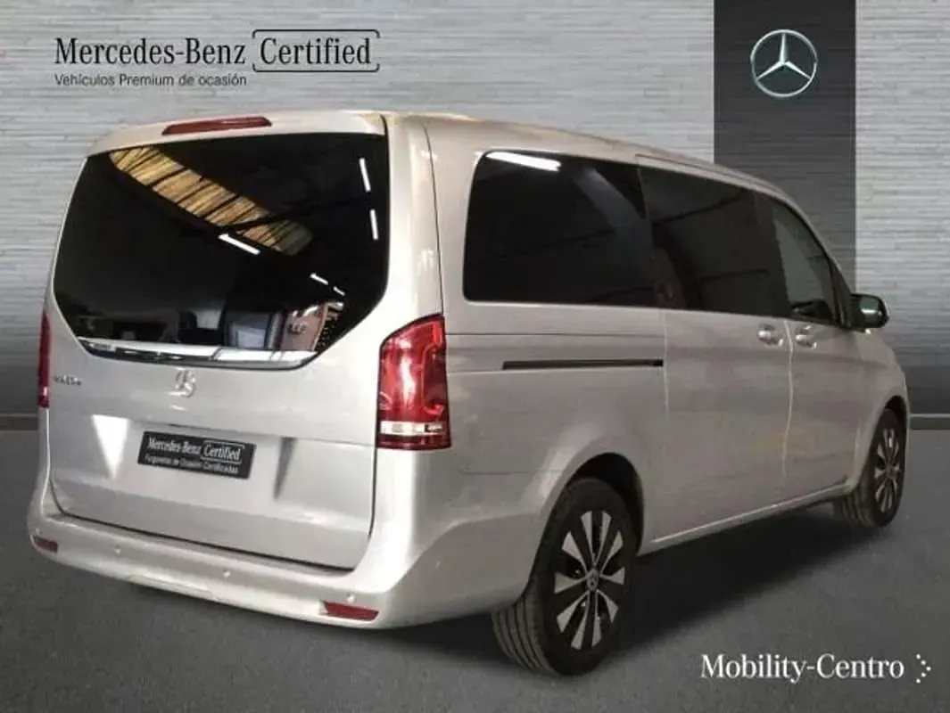 Usado Mercedes V250 190 CV (139 kW) 2023 Plateado Monovolumen