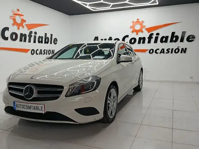 Usado Mercedes A180 AMG 109 CV (80 kW) 2013 Blanco Utilitario