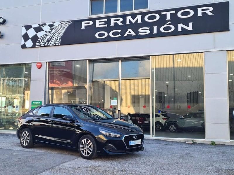 Usado Hyundai i30 120 CV (88 kW) 2018 Negro Berlina