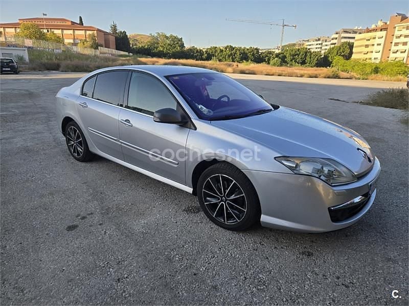 Usado Renault Laguna III Dynamique 150 CV (110 kW) 2007 Gris / plata Berlina