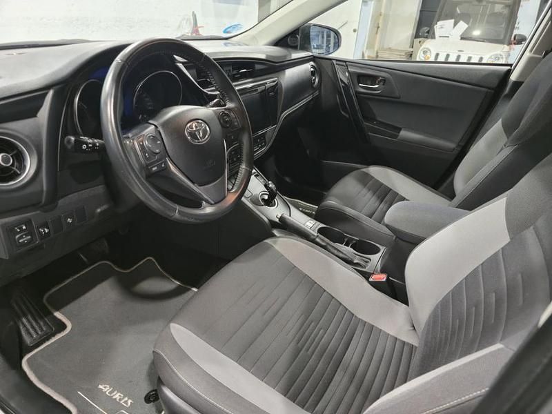 Usado Toyota Auris Hybrid Active 136 CV (100 kW) 2019 Blanco Berlina