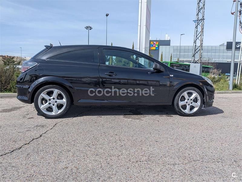 Usado Opel Astra GTC Sport 120 CV (88 kW) 2008 Negro Berlina