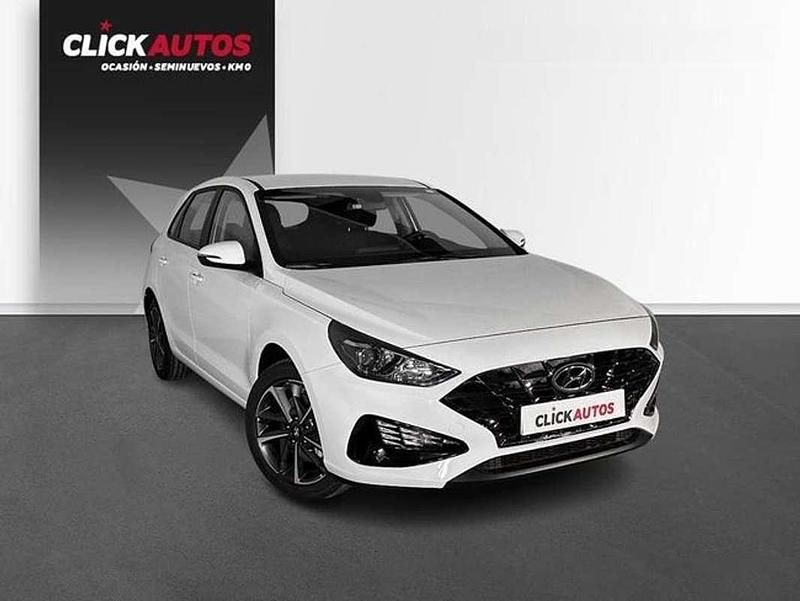 Usado Hyundai i30 110 CV (80 kW) 2024 Blanco Utilitario