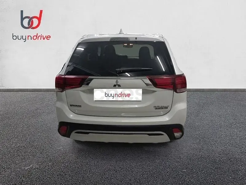 Usado Mitsubishi Outlander Motion 150 CV (110 kW) 2019 Blanco SUV
