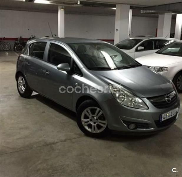 Usado Opel Corsa Cosmo 75 CV (55 kW) 2010 Gris / plata Utilitario