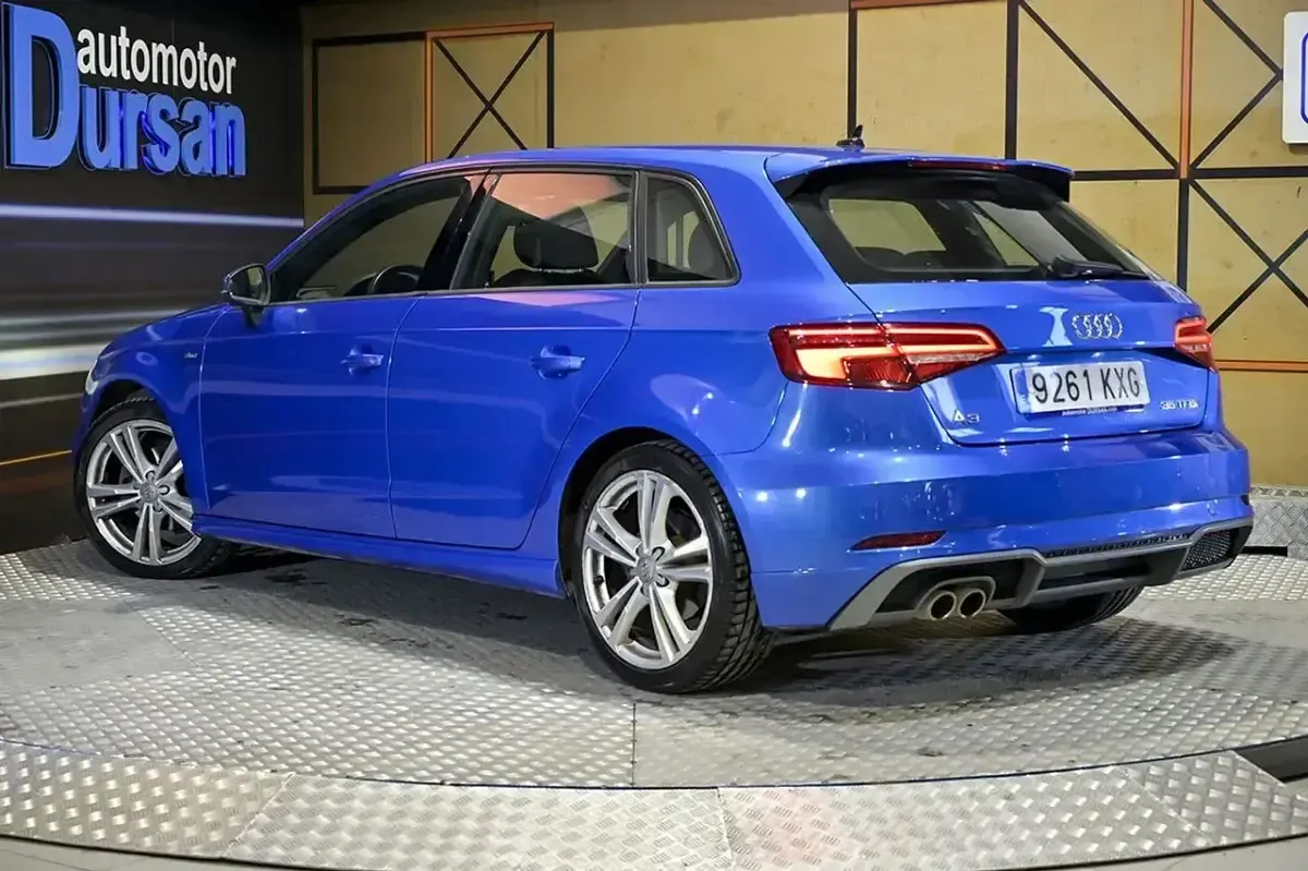 Usado Audi A3 S-Line 150 CV (110 kW) 2019 Azul Berlina