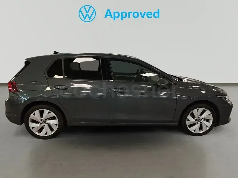 Usado VW Golf VIII 115 CV (84 kW) 2025 Gris / plata Berlina