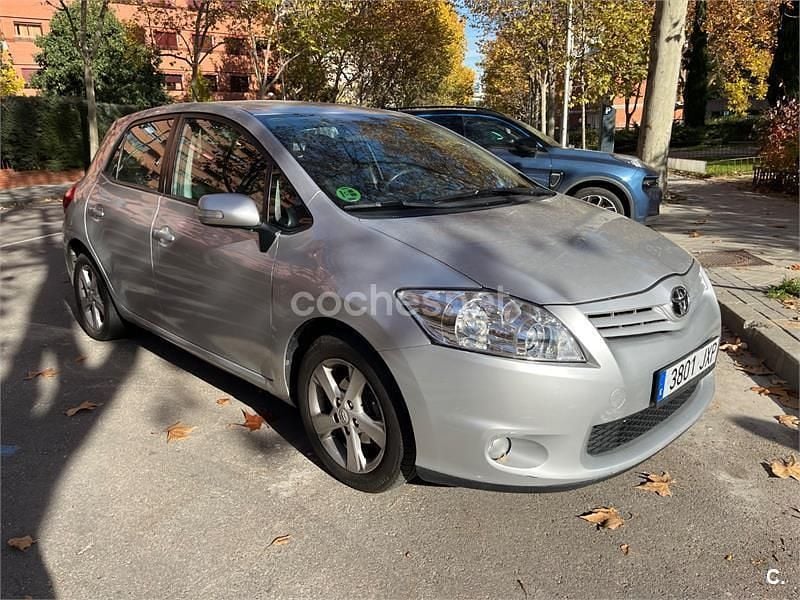 Usado Toyota Auris Active 101 CV (74 kW) 2011 Gris / plata Utilitario