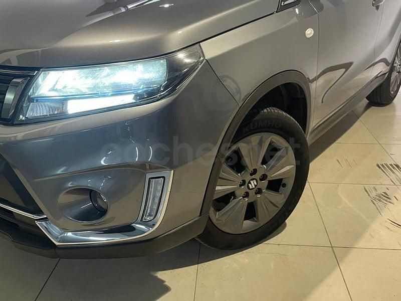 Usado Suzuki Vitara 129 CV (94 kW) 2023 Gris / plata SUV