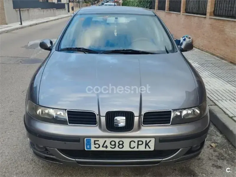 Usado Seat Leon Stella 90 CV (66 kW) 2003 Beige Utilitario